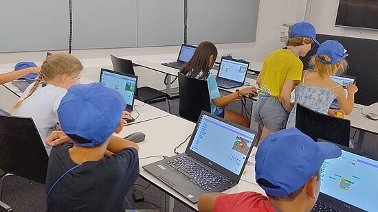 Kinder beim Programmieren
